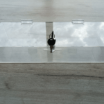 podłużna skrzyneczka z plexi zamykana na kluczyk (4)